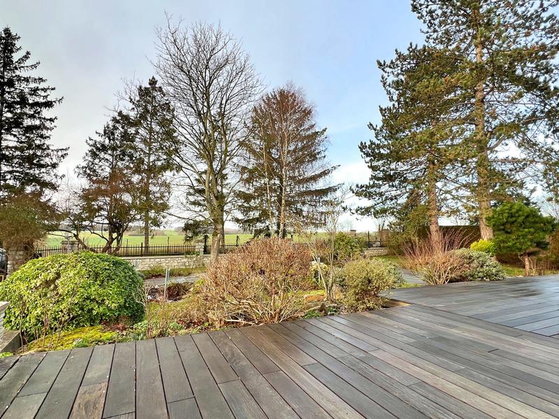 Maison - 247 m² - 7 pièces