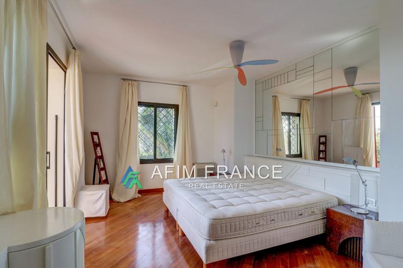 Villa - 360 m² - 7 pièces