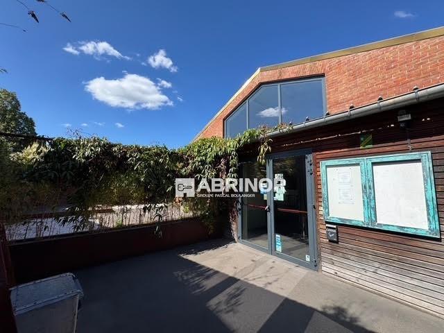 Services - 220 m² - 4 pièces