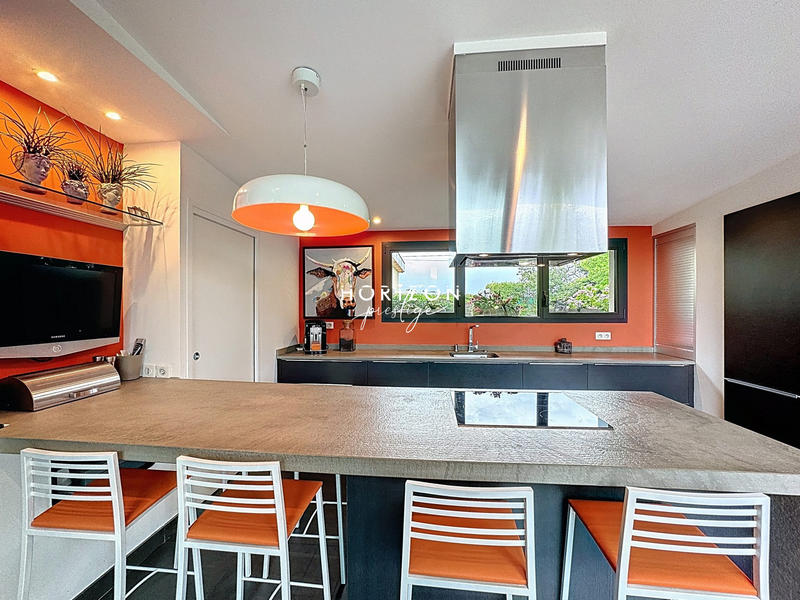 Maison contemporaine - 247 m² - 8 pièces