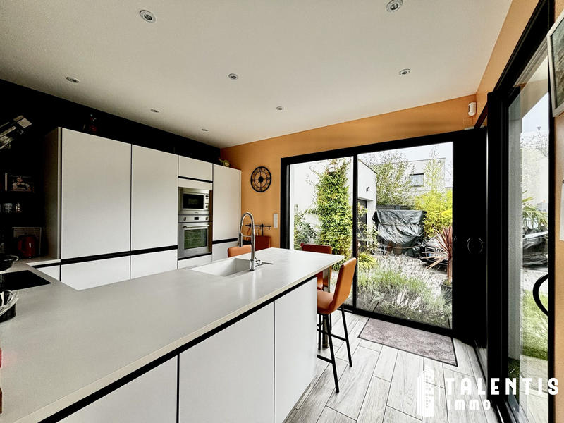 Maison contemporaine - 192 m² - 7 pièces