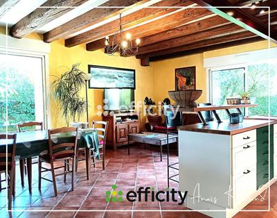 Maison - 215 m² - 9 pièces