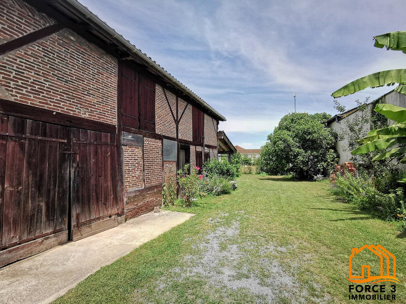 Maison - 250 m² - 11 pièces