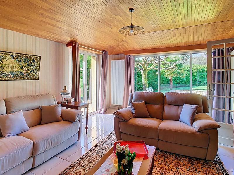 Propriété - 245 m² - 10 pièces