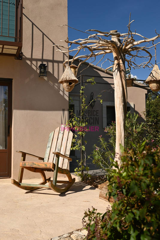 Maison - 200 m² - 8 pièces