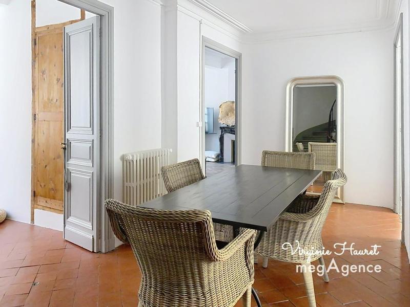 Maison - 270 m² - 10 pièces