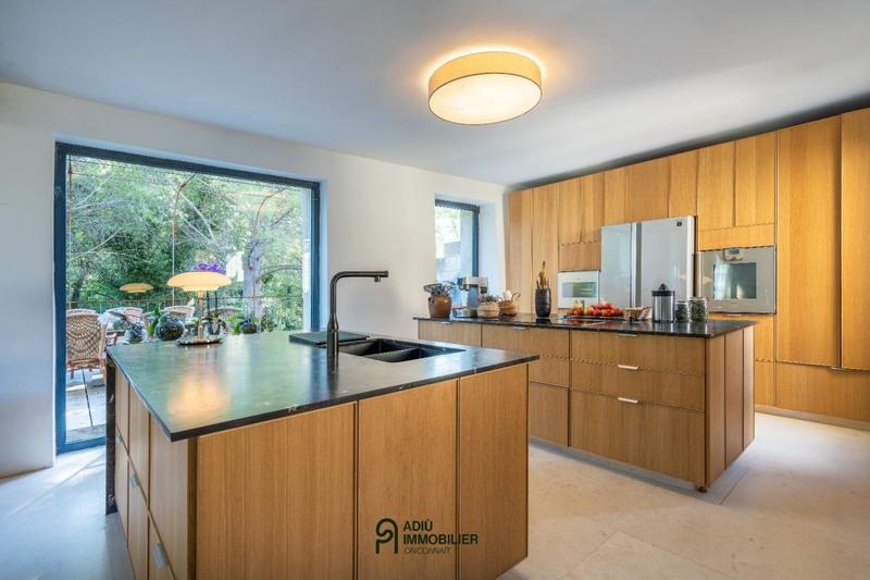 Mas - 300 m² - 11 pièces