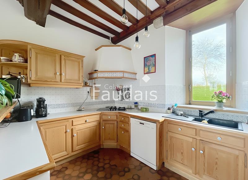 Maison - 280 m² - 10 pièces