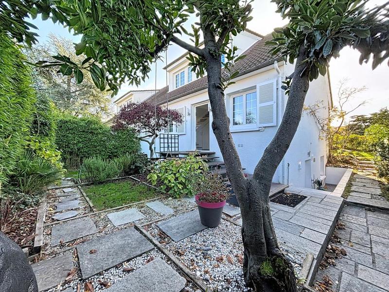 Maison - 228 m² - 7 pièces