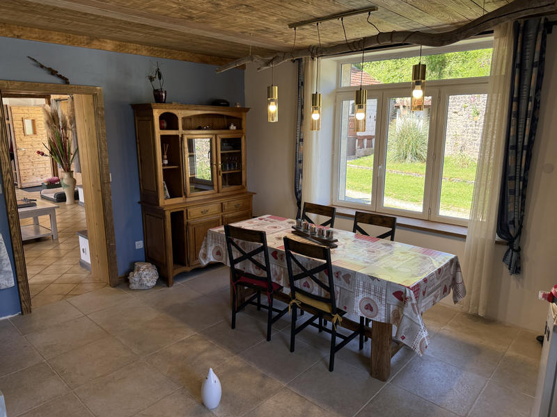 Maison - 235 m² - 8 pièces