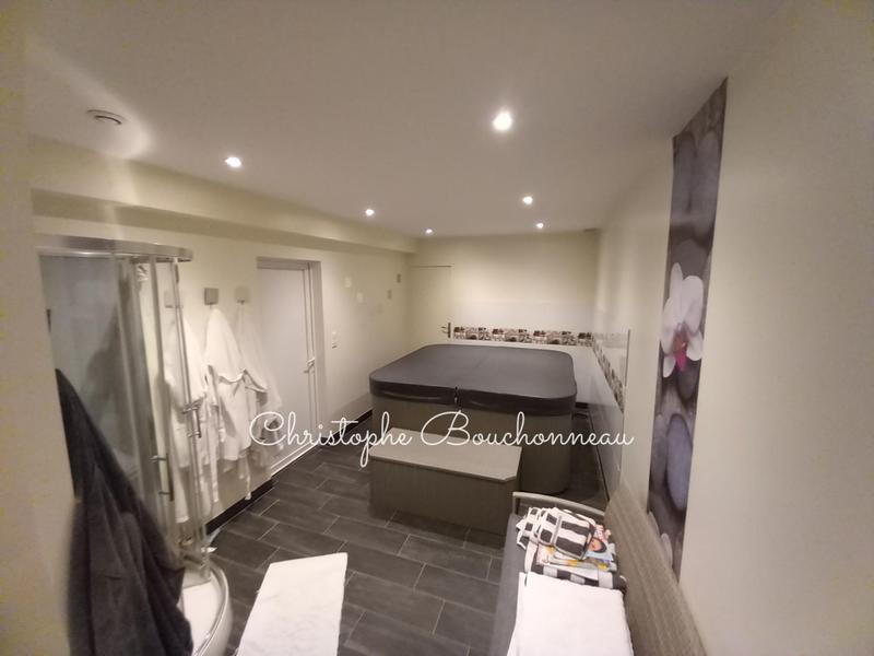 Demeure - 310 m² - 8 pièces