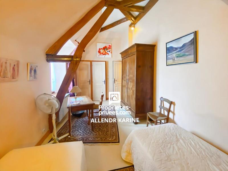 Maison - 220 m² - 11 pièces