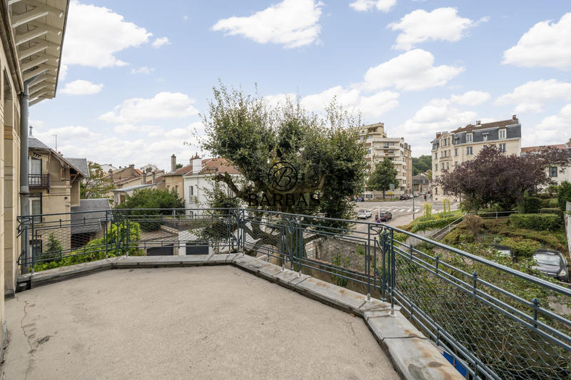 Bureau - 577 m² - 11 pièces