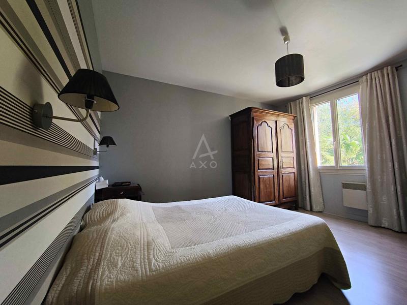 Maison - 250 m² - 7 pièces