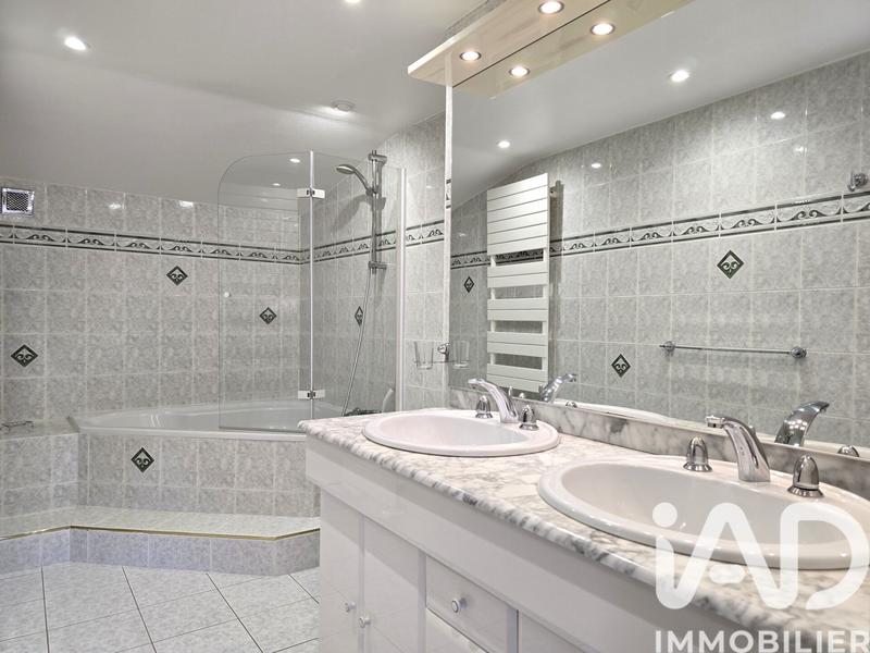 Maison - 382 m² - 12 pièces