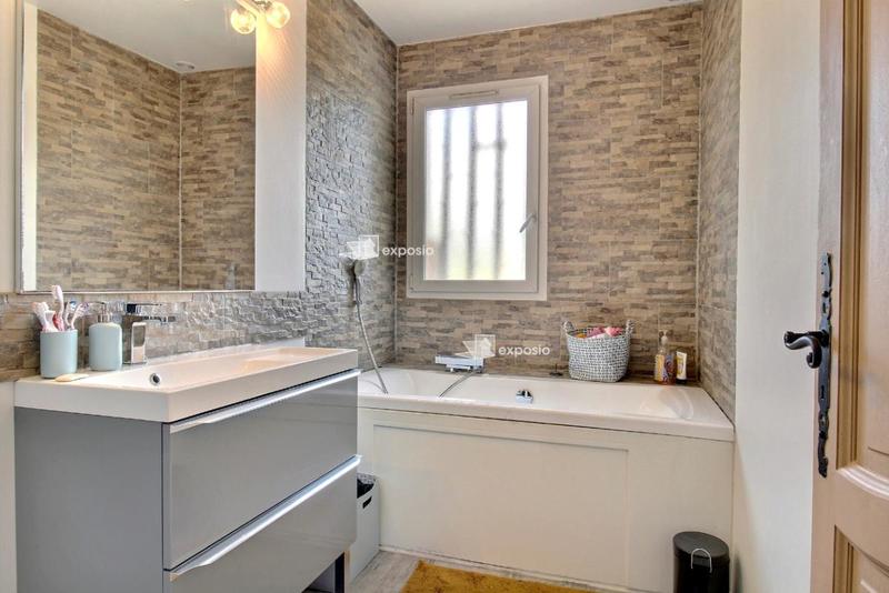 Maison - 222 m² - 8 pièces