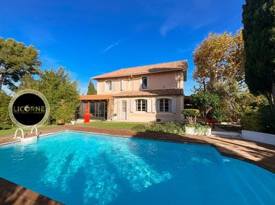 Mas - 267 m² - 7 pièces