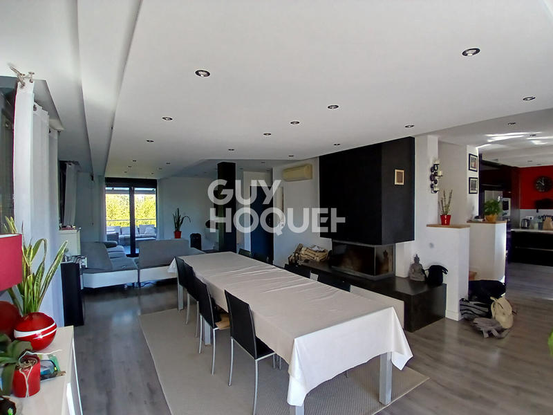 Maison - 250 m² - 6 pièces