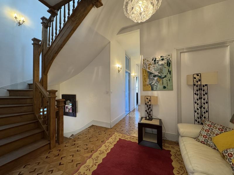 Maison - 700 m² - 15 pièces