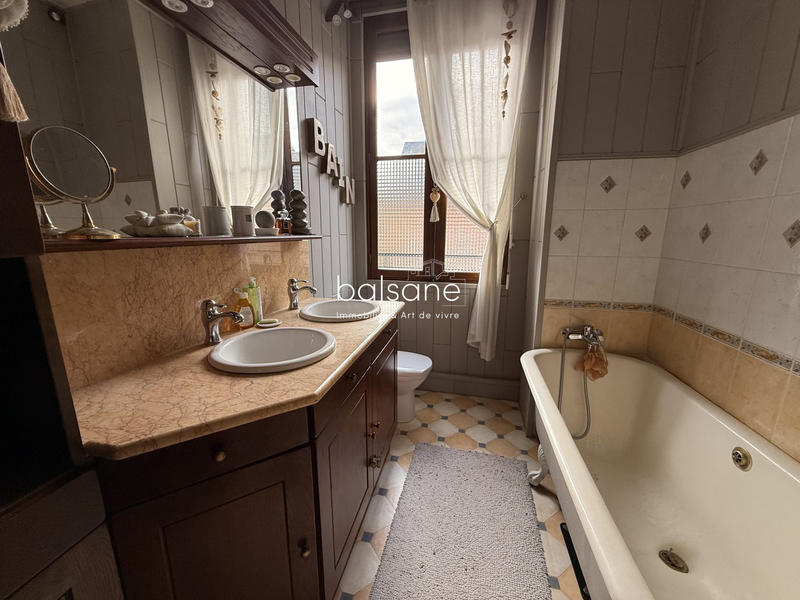 Maison - 175 m² - 8 pièces