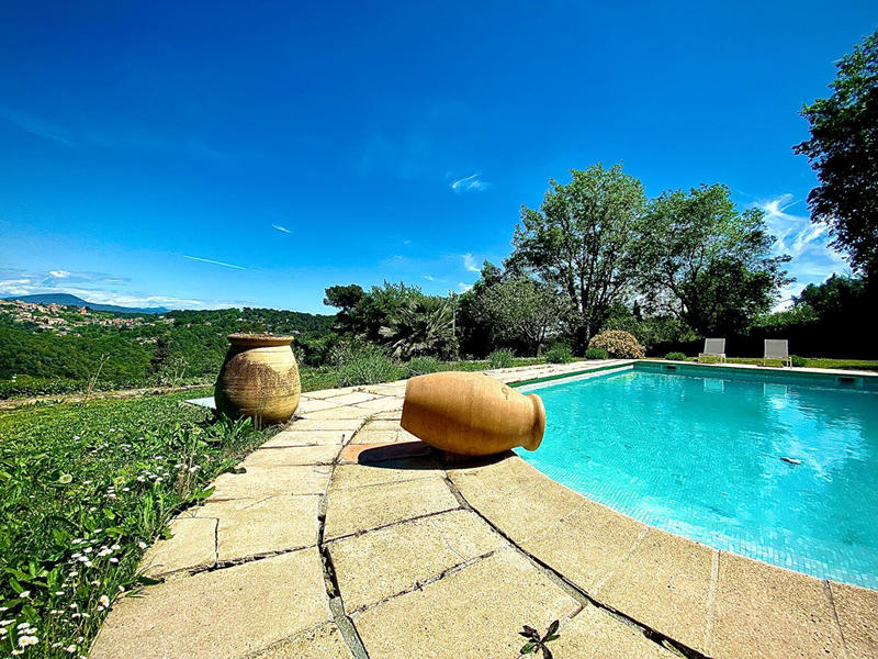 Maison - 315 m² - 10 pièces