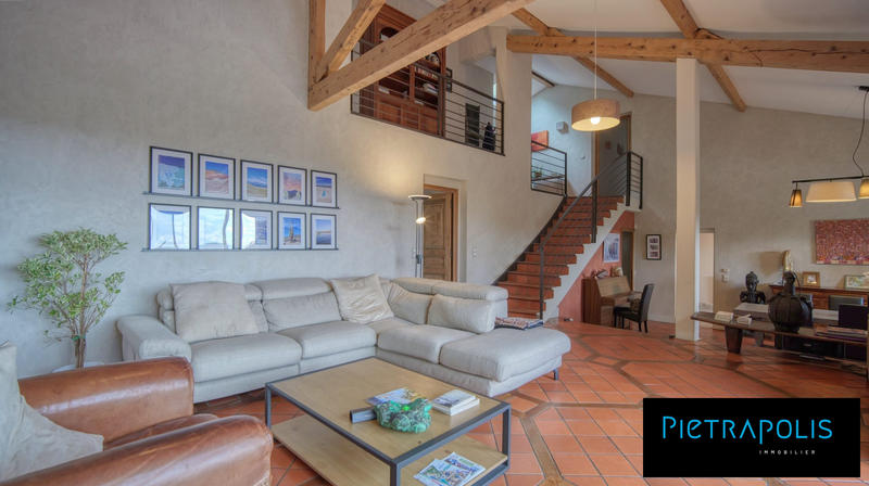 Villa - 256 m² - 6 pièces