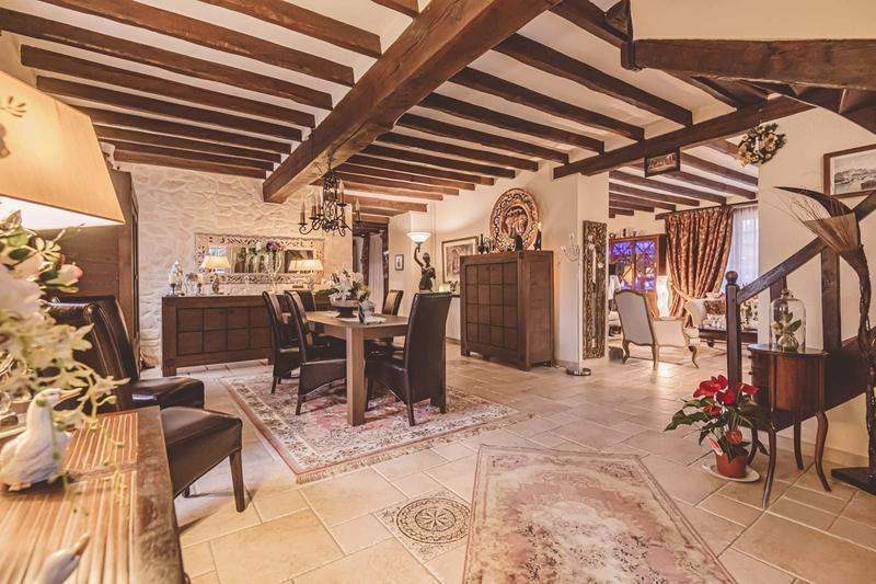 Villa - 275 m² - 9 pièces