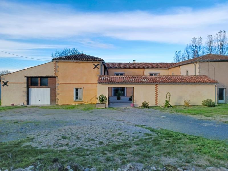 Maison - 258 m² - 6 pièces