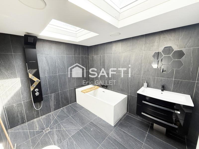 Maison - 241 m² - 9 pièces