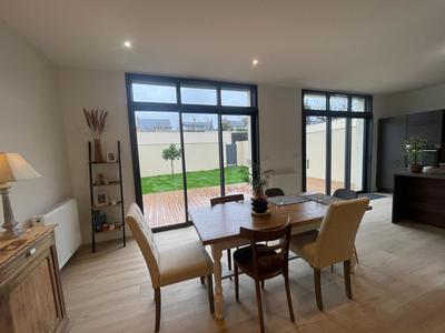 Maison - 222 m² - 8 pièces