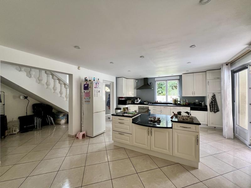 Maison - 200 m² - 6 pièces