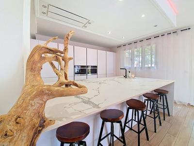 Maison - 186 m² - 5 pièces