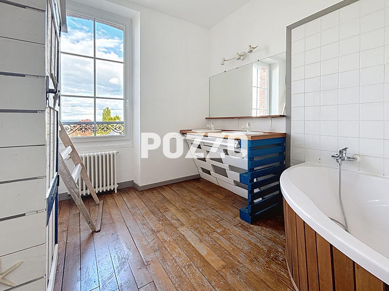 Maison - 215 m² - 8 pièces