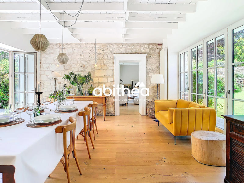 Maison - 250 m² - 8 pièces