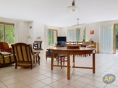 Maison - 245 m² - 7 pièces