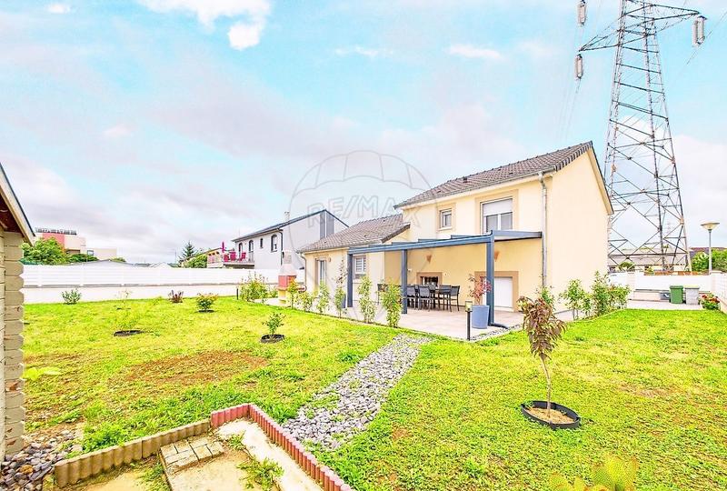 Maison - 93 m² - 6 pièces