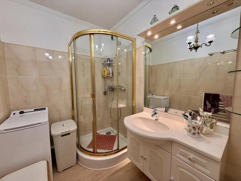 Appartement - 90 m² - 4 pièces