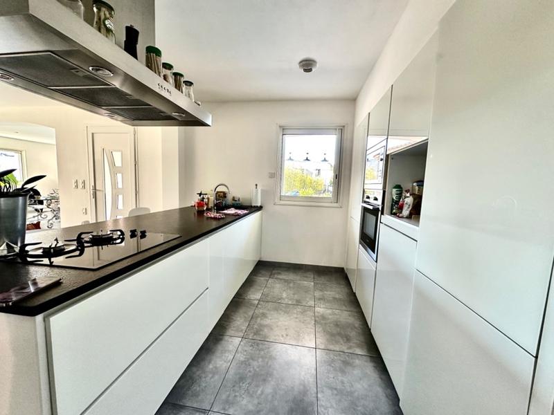 Maison - 207 m² - 5 pièces