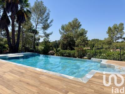 Maison - 225 m² - 7 pièces