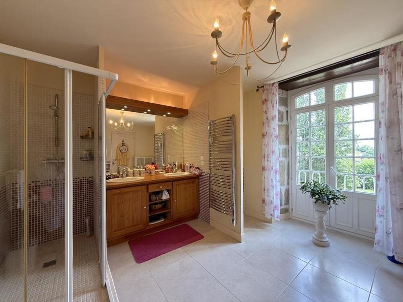 Maison - 333 m² - 9 pièces