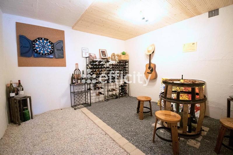 Maison - 201 m² - 9 pièces