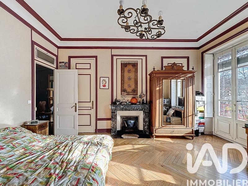 Appartement - 212 m² - 6 pièces