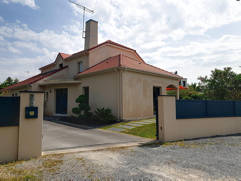 Maison - 198 m² - 7 pièces