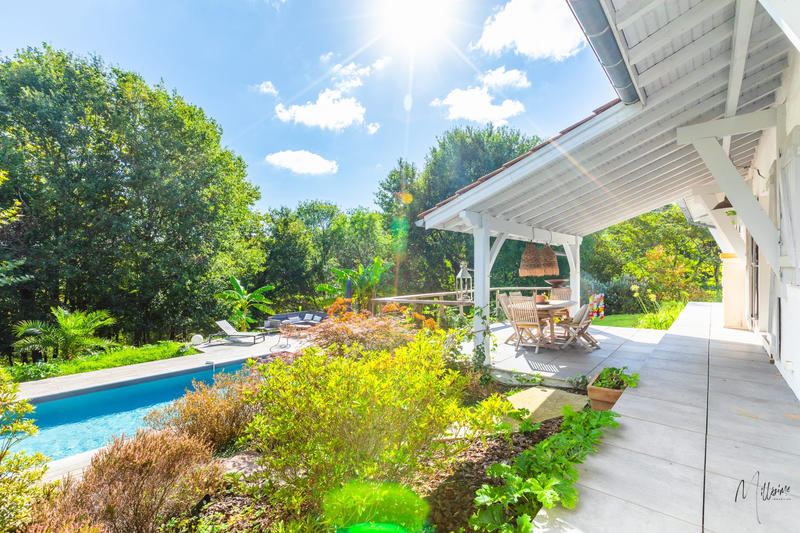 Maison - 180 m² - 8 pièces