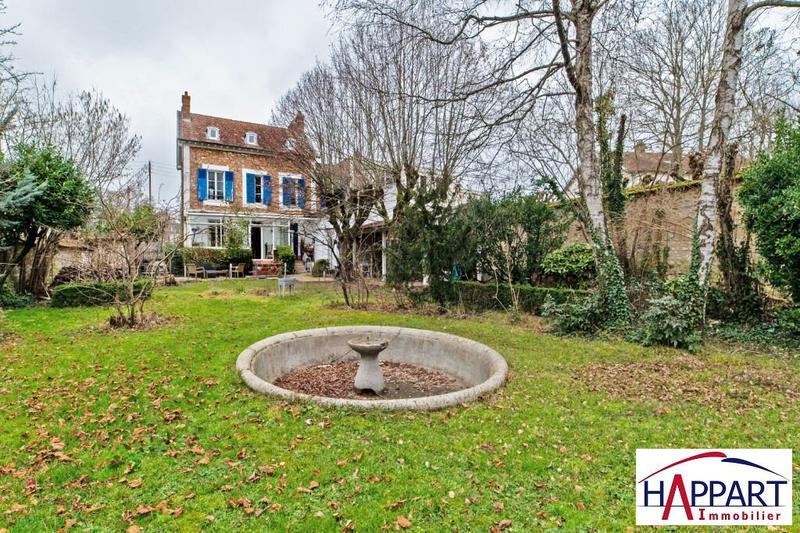 Maison - 230 m² - 10 pièces