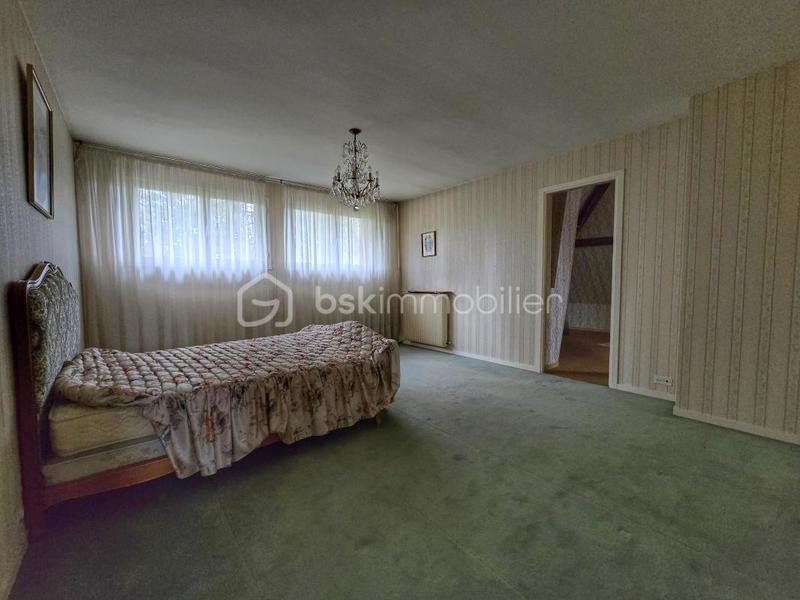 Maison - 210 m² - 7 pièces