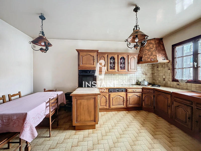 Maison traditionnelle - 200 m² - 8 pièces