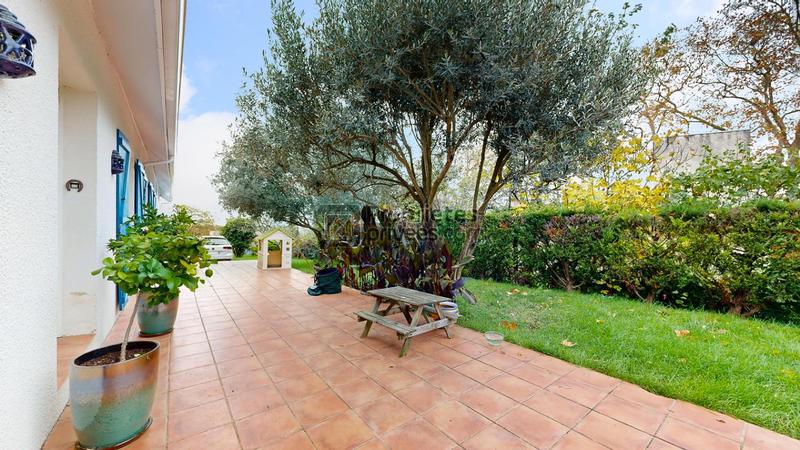 Maison - 260 m² - 9 pièces