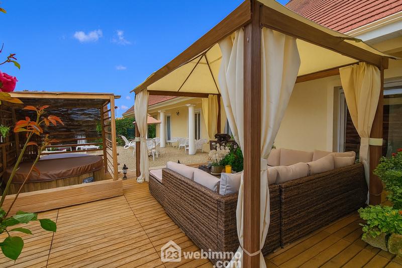 Maison - 231 m² - 8 pièces