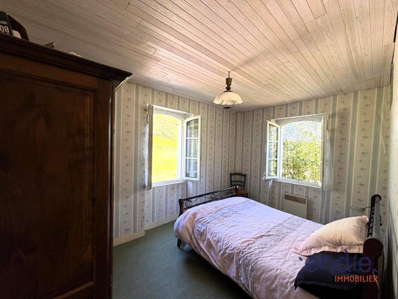 Maison - 90 m² - 5 pièces